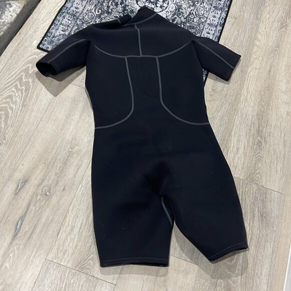 Hebto size small  surfing short wetsuit - Picture 5 of 13